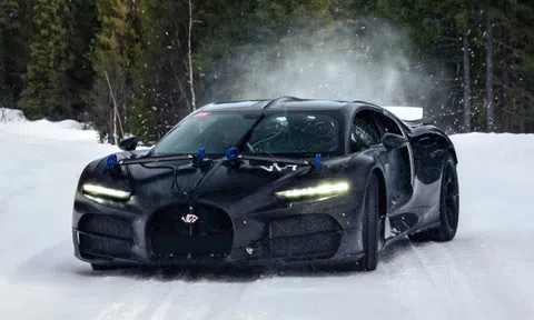 Xem siêu xe Bugatti Tourbillon 'trượt tuyết' tại Thụy Điển
