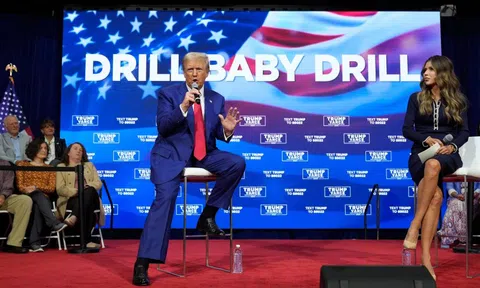 Tổng thống Donald Trump có thể tạm dừng thuế nhiên liệu liên bang