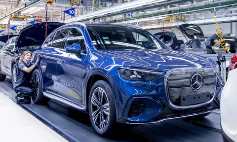 Xe điện Mercedes-Benz GLC EQ lăn bánh khỏi dây chuyền sản xuất