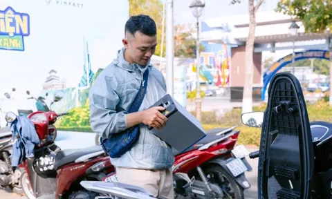 Người dân Cần Thơ hào hứng 'đổi xăng lấy điện' với tâm điểm xe đổi pin