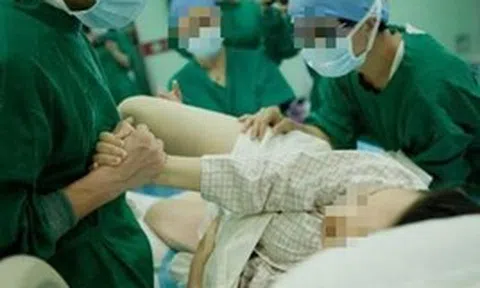 Cô gái 20 tuổi bất ngờ sinh bé gái 2,7kg sau một lần đau bụng: "Tôi tưởng ngộ độc thực phẩm"