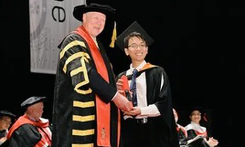 Từ lái máy cày, xúc than đến học bổng tiến sĩ toàn phần tại Úc ở tuổi 21