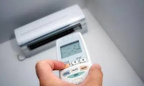 Nút “On” và “Auto” trên điều khiển điều hòa sử dụng thế nào để tiết kiệm tiền điện