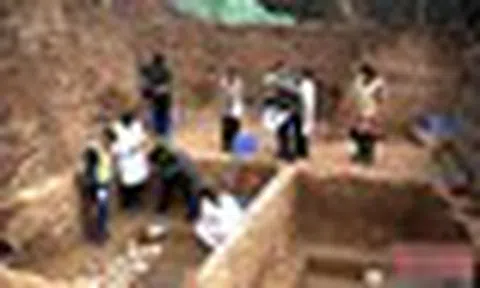 Mở mộ cổ 2.400 năm, chuyên gia sững sờ trước vật thể 'xuyên không', vội nói: "Mau gọi điện tới Bắc Kinh!"