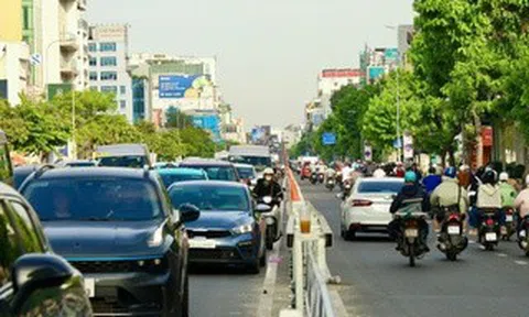 Bất ngờ với hình ảnh ngày đầu tiên vận hành làn đảo chiều trên đường Cộng Hòa