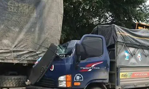 VIDEO: Ô tô tải tông xe đầu kéo, 3 người thương vong