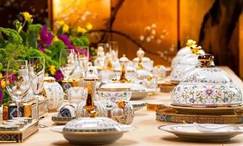 "Bảo tướng vận thái" - Bộ bát đĩa sứ giá 76 triệu đồng đặc biệt dùng trong quốc yến thiết đãi ông Trump