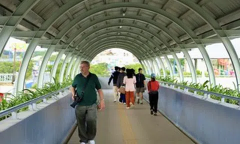 Người dân chỉ được sử dụng cầu bộ hành khi đi metro số 1?