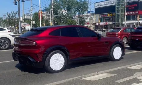 Siêu SUV điện của Xiaomi lăn bánh trên đường, cận kề ngày ra mắt