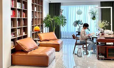 Không còn chuộng phòng khách kiểu cũ, phòng khách của người bạn này khiến nhiều người muốn “đập đi làm lại” vì quá tiện và đáng sống