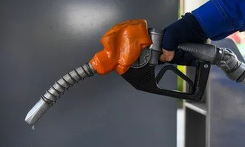 2 doanh nghiệp đầu mối xăng dầu bị phạt 320 triệu đồng