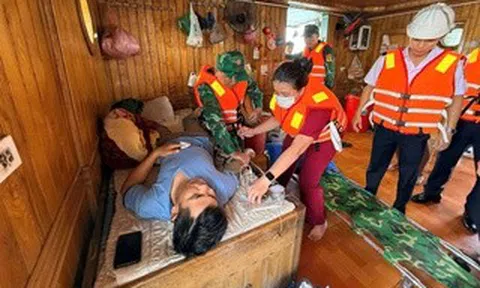 Thuyền trưởng bất ngờ khó thở trên biển, thuyền viên khẩn cấp cầu cứu