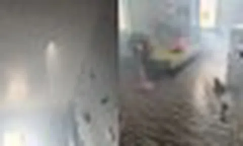 Người phụ nữ gãy chân vì vật lạ xuyên thủng mái nhà khi đang ở phòng ngủ