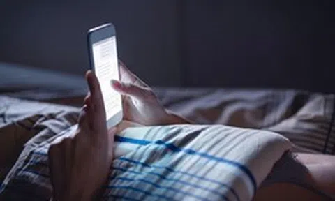 Lương 30 triệu tôi nuôi cả nhà chồng, tình cờ bấm vào mục "tin nhắn lưu trữ" trên Facebook của chồng mà tay chân rụng rời