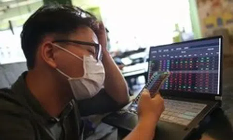 Chứng khoán ‘rơi tự do’ hơn 50 điểm rồi bất ngờ kéo ngược phút cuối