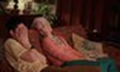 Xem phim Sex Education, tôi lạnh người: Hóa ra có một điều con đã âm thầm chịu đựng rất lâu
