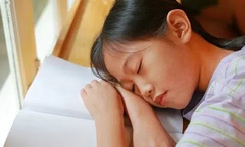 Chuyên viên tư vấn học đường cảnh báo: Đem ngay "3 THỨ" này ra khỏi phòng ngủ con bạn!