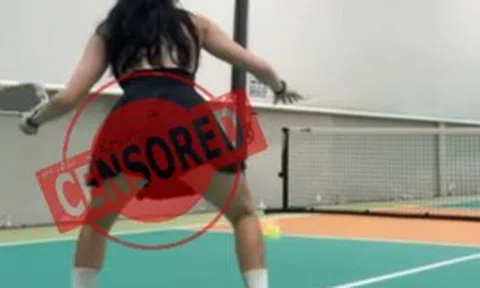 Dạy CĐM cách chơi Pickleball, hot girl gây phẫn nộ vì góc quay quá phản cảm, chẳng khác nào chiêu trò câu view bất chấp