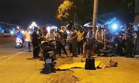 Phát hiện người phụ nữ gục chết bên cạnh xe máy