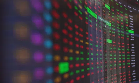 VN-Index thủng mốc 1.900 điểm