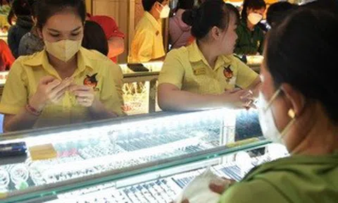 Giá vàng hôm nay 22-5: Tiếp tục nóng lên