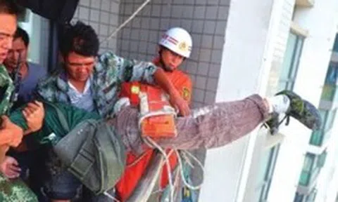 Người công nhân suýt chết vì hành động tàn nhẫn của đứa trẻ mới... 10 tuổi: Đừng bao giờ bao biện "trẻ con biết gì đâu!"