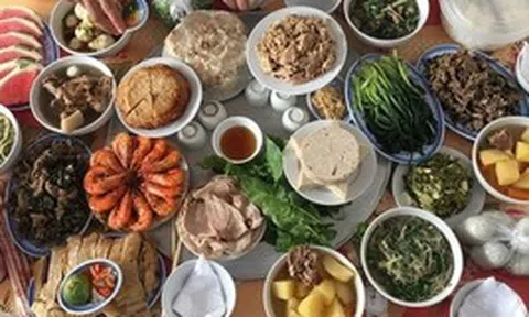 Giỗ bác ruột tôi mà chồng xin phép vắng mặt vì "bận công việc", 2 giờ chiều lướt bài đăng của một đồng nghiệp mà tôi "phát điên"