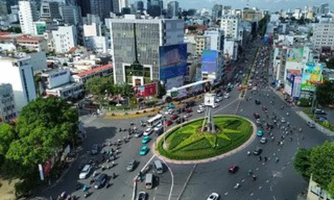 TPHCM: Giao thông vòng xoay Nguyễn Bỉnh Khiêm - Điện Biên Phủ ngày đầu phân luồng mới