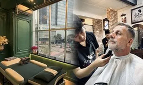 Khách Tây "nghiện" đi cắt tóc ở Việt Nam, định vào 15 phút nhưng 2 tiếng sau mới chịu ra