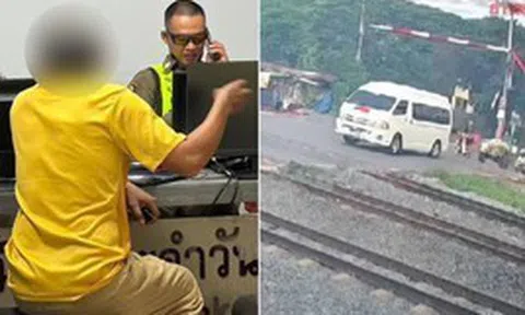 Thót tim nhìn xe đưa đón học sinh vượt rào chắn tàu hỏa: Nhân viên gào thét bất lực
