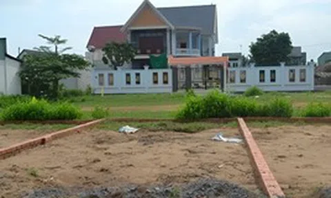 Mẹ gọi các con về chia tiền bán đất, anh trai được tỷ rưỡi còn tôi nhận con số nghẹn đắng chỉ vì "rể là người ngoài"
