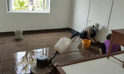 Chị chồng đùng đùng sang dọn dẹp nhà hộ tôi suốt một ngày, lúc ra về chị xin một chai nước lọc bỏ đá làm tôi nổi da gà