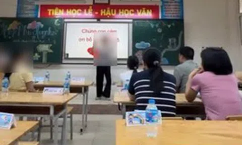 Đoạn clip trong 1 buổi họp phụ huynh gây "bão" lúc này: Người "phốt" bất ngờ bị "ném đá" ngược!