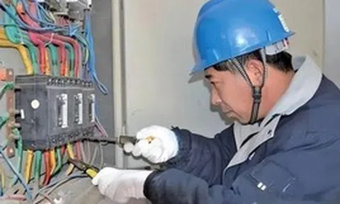 Phát hiện lượng điện cao bất thường tại khu nuôi tôm, cảnh sát vào cuộc điều tra, bắt giữ 2 đối tượng "trộm" hơn 60.000 kWh điện