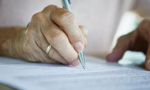 Mẹ chồng lập di chúc chia một phần đất cho con dâu cũ, nghe lý do mà tôi uất nghẹn