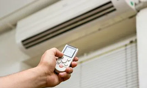 Hiện tượng điều hòa đang bật thì tự tắt