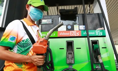 Không nước nào khuyến cáo lắc bình xăng E10 trước khi chạy