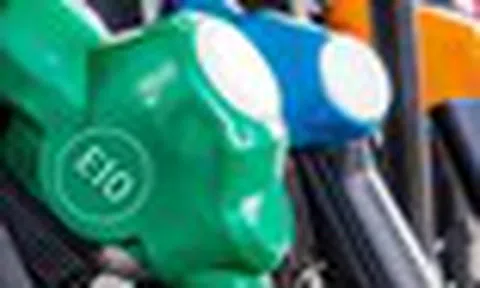 Loại xe nào cần cẩn trọng khi đổ xăng E10 để tránh hỏng động cơ?