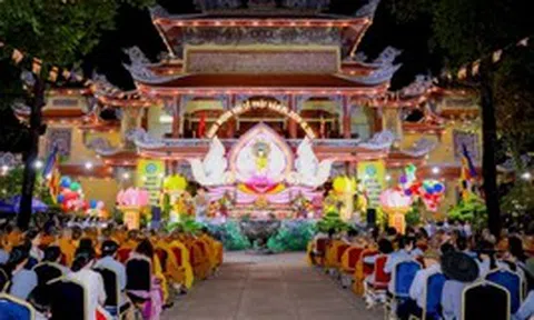 Văn khấn cúng lễ Phật đản 2026