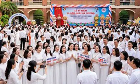 Đăng ảnh dự thi hoa khôi nhân dịp 20 năm ra trường, tôi không ngờ một bình luận vô tình lại khiến gia đình tôi lao đao