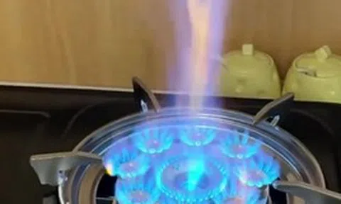 Sử dụng một "dụng cụ thần khí nhà bếp" để nướng thịt, cả gia đình ba người bị ngộ độc cấp cứu