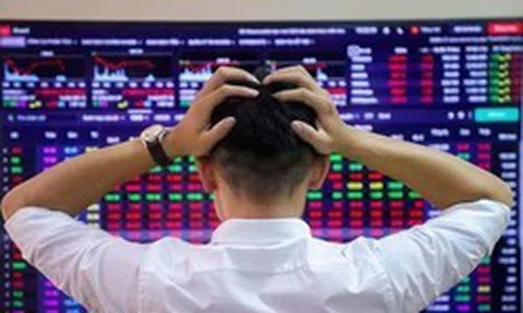 Bay hơn 100 điểm từ đỉnh, chứng khoán "cưa chân bàn" đến bao giờ?