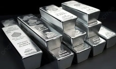 Quỹ bạc khổng lồ tiếp chuỗi "xả hàng", hơn 140 tấn rời kho sau thời gian ngắn