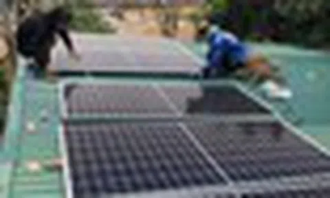 Lắp tấm năng lượng mặt trời ở nhà tiết kiệm được bao nhiêu tiền điện? Con số gây bất ngờ