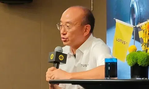 CEO Lotus cho rằng mọi xe thể thao trên 1,8 tấn là 'tầm thường'