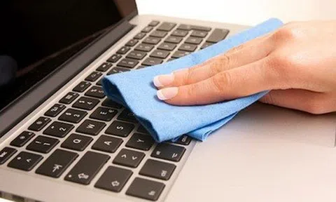 Vệ sinh bàn phím laptop rất đơn giản nhưng nhiều người bỏ qua công đoạn này dễ gây hỏng thiết bị