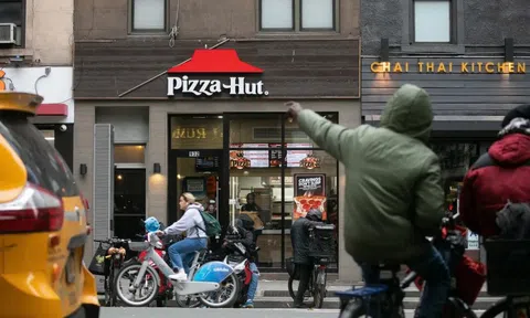 Ông chủ Pizza Hut đưa ra quyết định bất ngờ