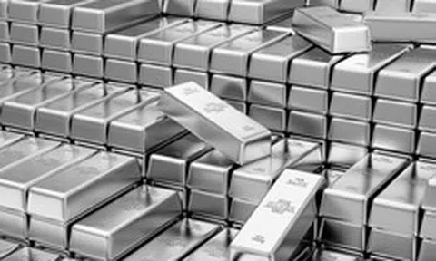 Quỹ bạc lớn nhất thế giới bán gần 17 tấn khi giá bạc rơi về đáy gần nửa năm
