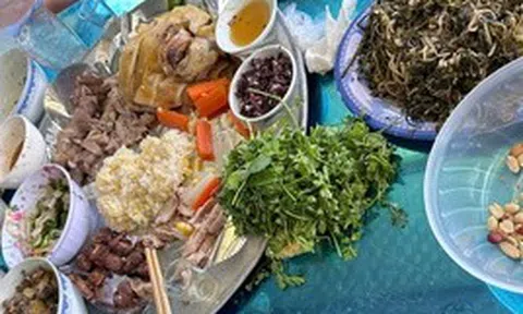 3 giờ sáng tôi đã dậy đi chợ, cùng em chồng làm 5 mâm cỗ, nhưng khi họ hàng kéo đến, câu đầu tiên họ nói khiến tôi rã rời