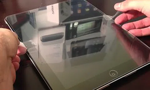 Chiếc iPad của chồng xưa nay để mở, hôm qua bỗng dưng cài mật khẩu, tôi bấm bừa để rồi sững sờ với màn hình hiện ra